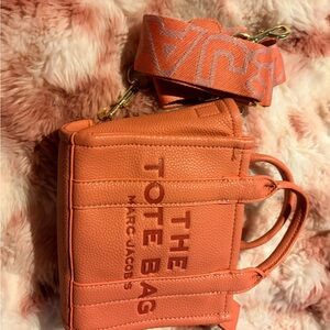 Marc Jacobs pink  Tote Bag I know the pics look
Orange but it's pink